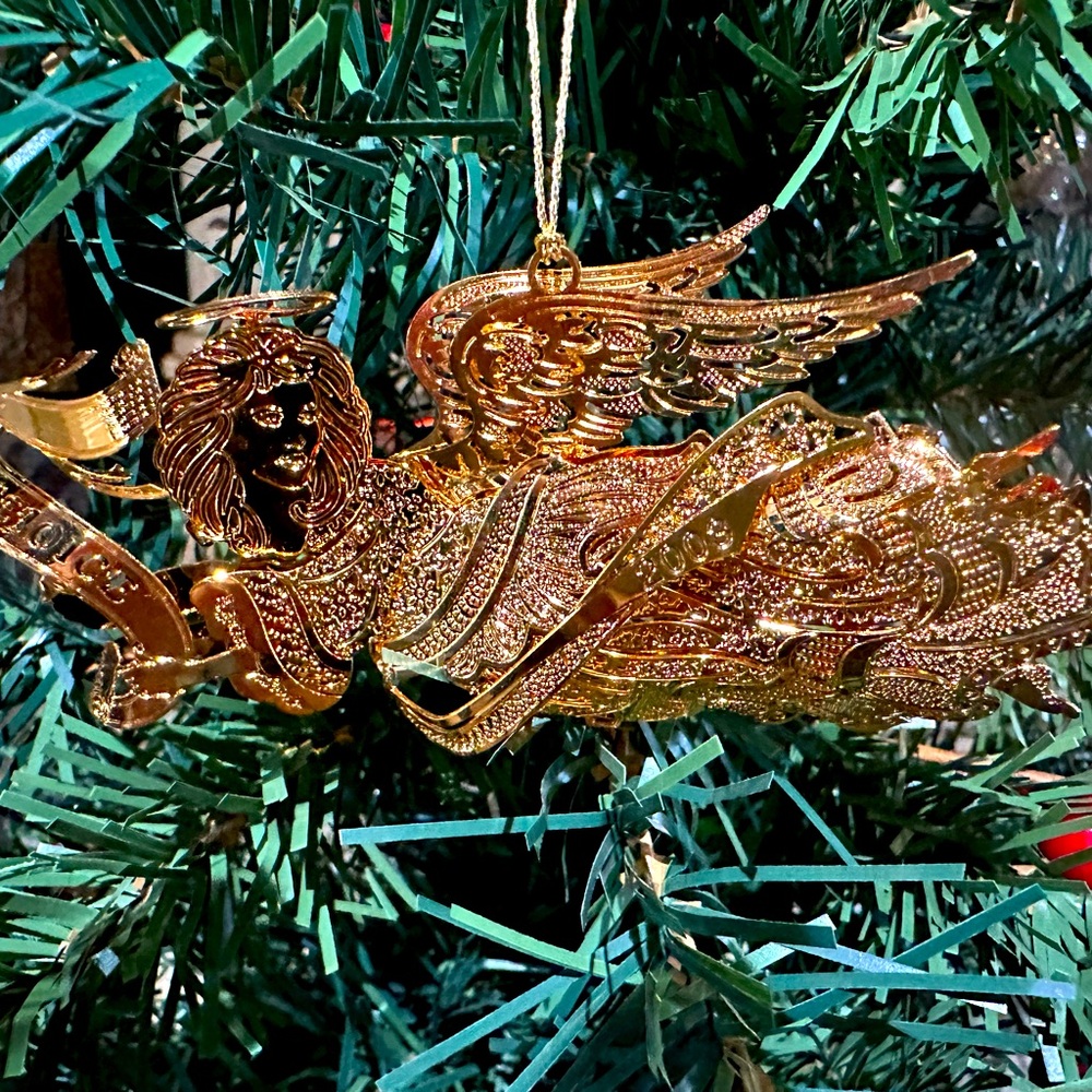 2003 Danbury Mint Gold Christmas Ornament “Christmas Angel”